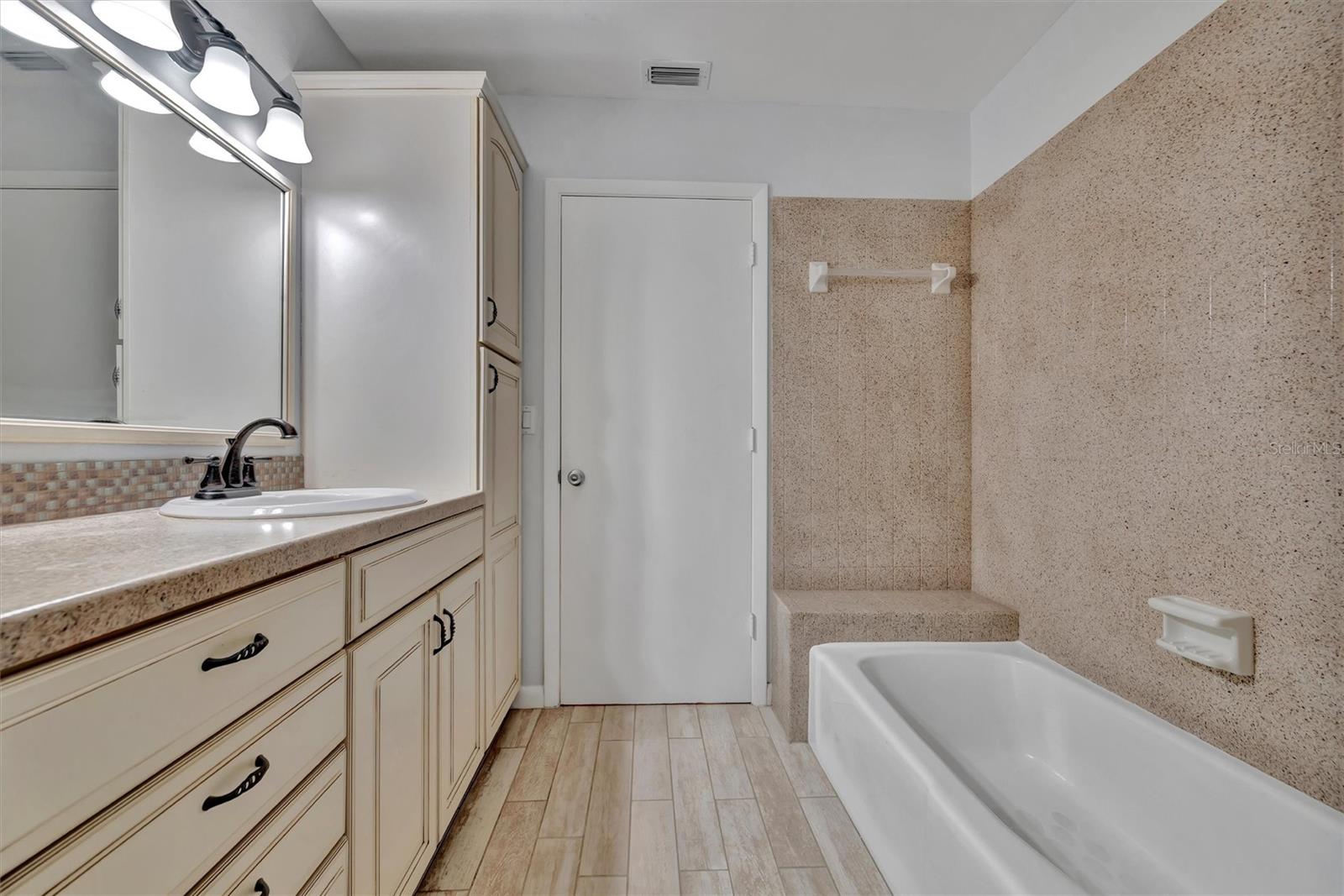 BAY HOLLOW - Residential