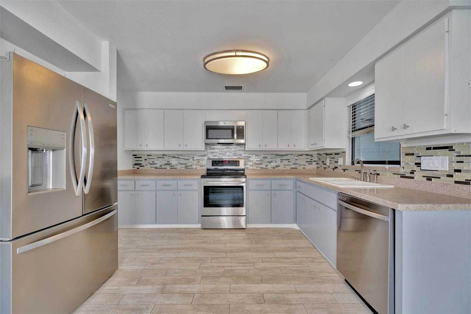 BAY HOLLOW - Residential