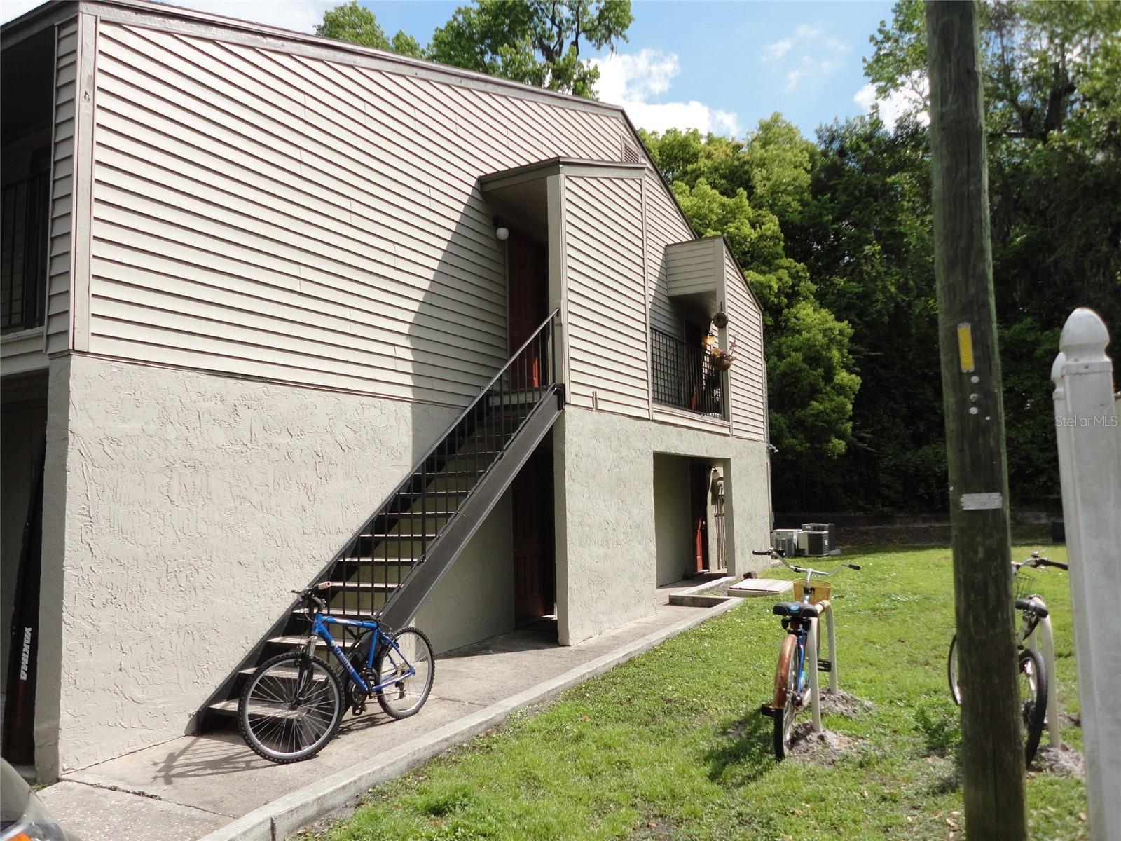Cozy one bedroom unit tucked away in Campus Point. Condo features a breakfast bar, private outdoor patio area, and large windows for natural sunlight! Enjoy the luxury of a secluded community yet the perks of being a short walk away from UF. Washer and dryer included. No Co-Signers. Ask about of Security Deposit payment plan.
Available: NOW
**Residents will be enrolled in the Resident Benefits Package (RBP) for $39.95/month which includes renters insurance, HVAC air filter delivery (for applicable properties), credit building to help boost your credit score with timely rent payments, $1M Identity Protection, move-in concierge service making utility connection and home service setup a breeze during your move-in, our best-in-class resident rewards program, and much more! More details upon application. **