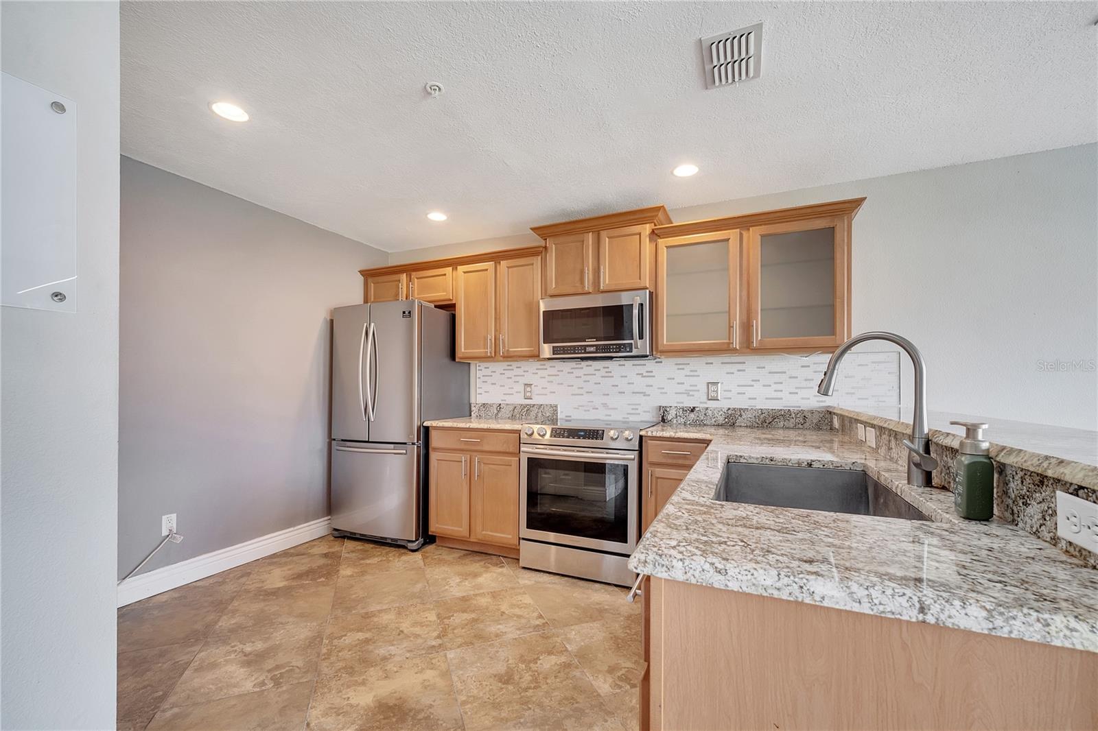 CORNICHE TWNHMS A REP - Residential Lease