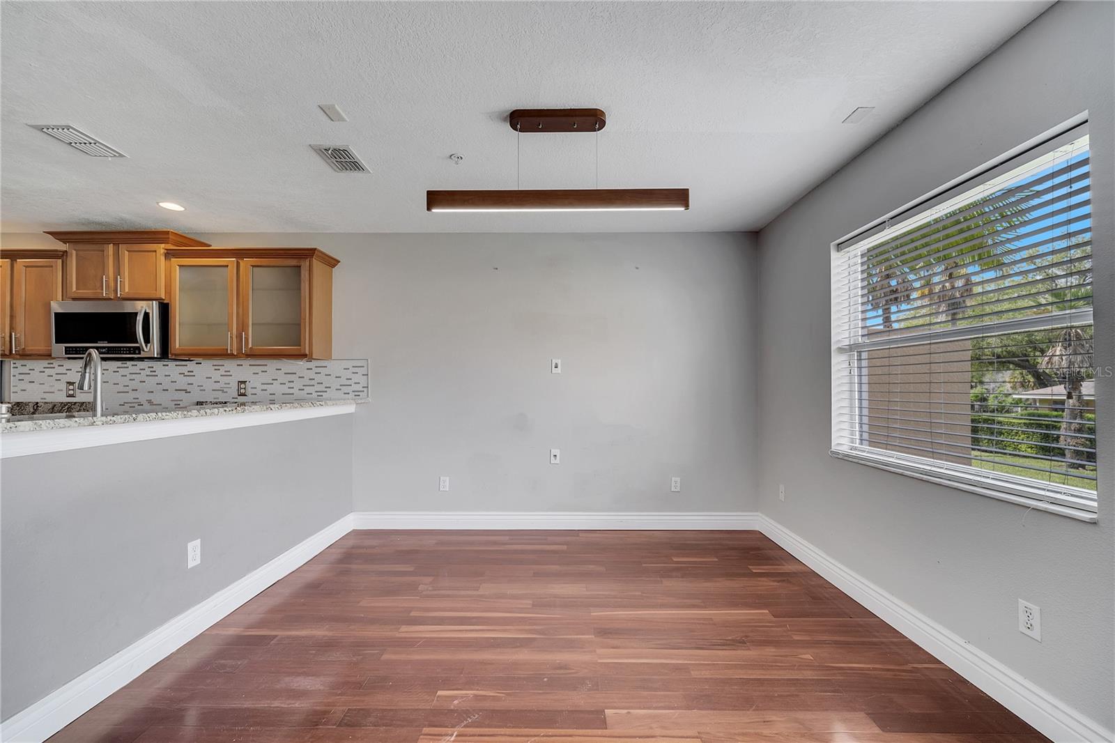 CORNICHE TWNHMS A REP - Residential Lease