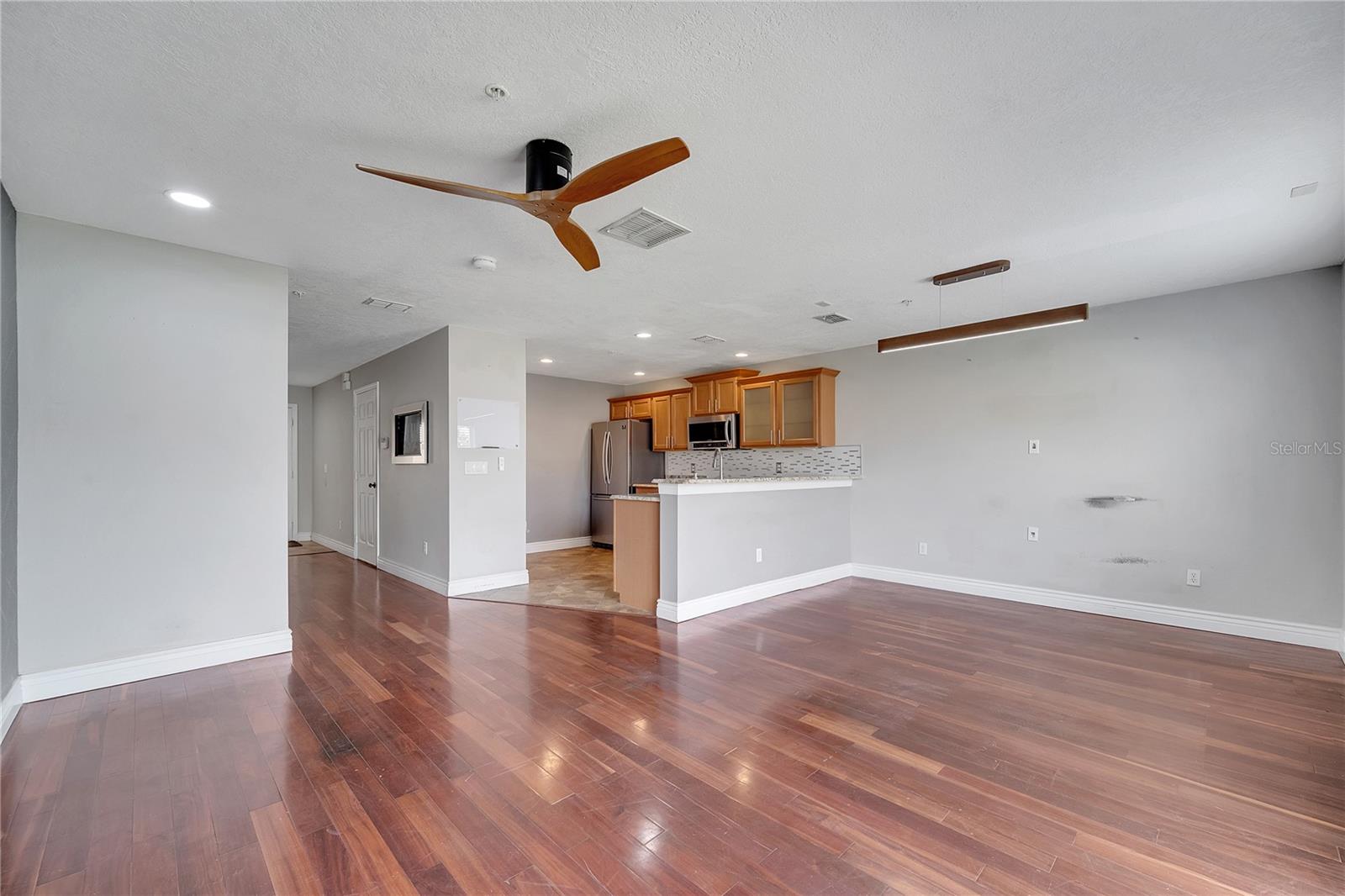 CORNICHE TWNHMS A REP - Residential Lease