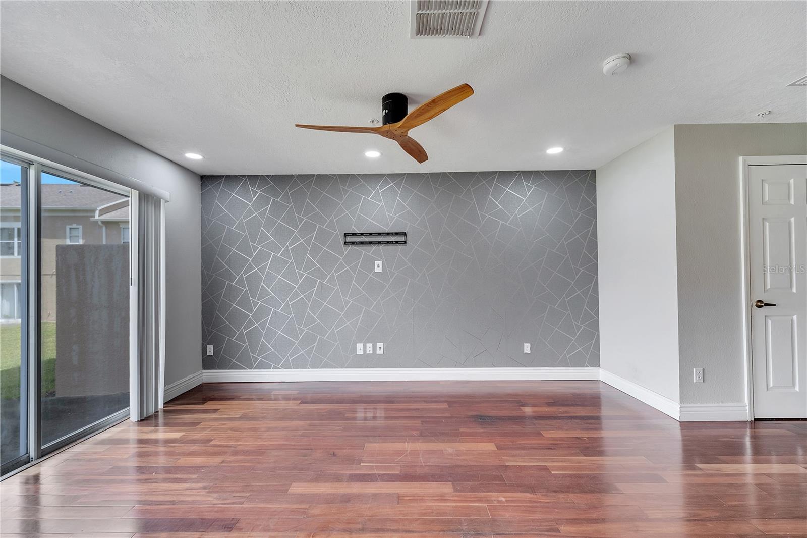 CORNICHE TWNHMS A REP - Residential Lease