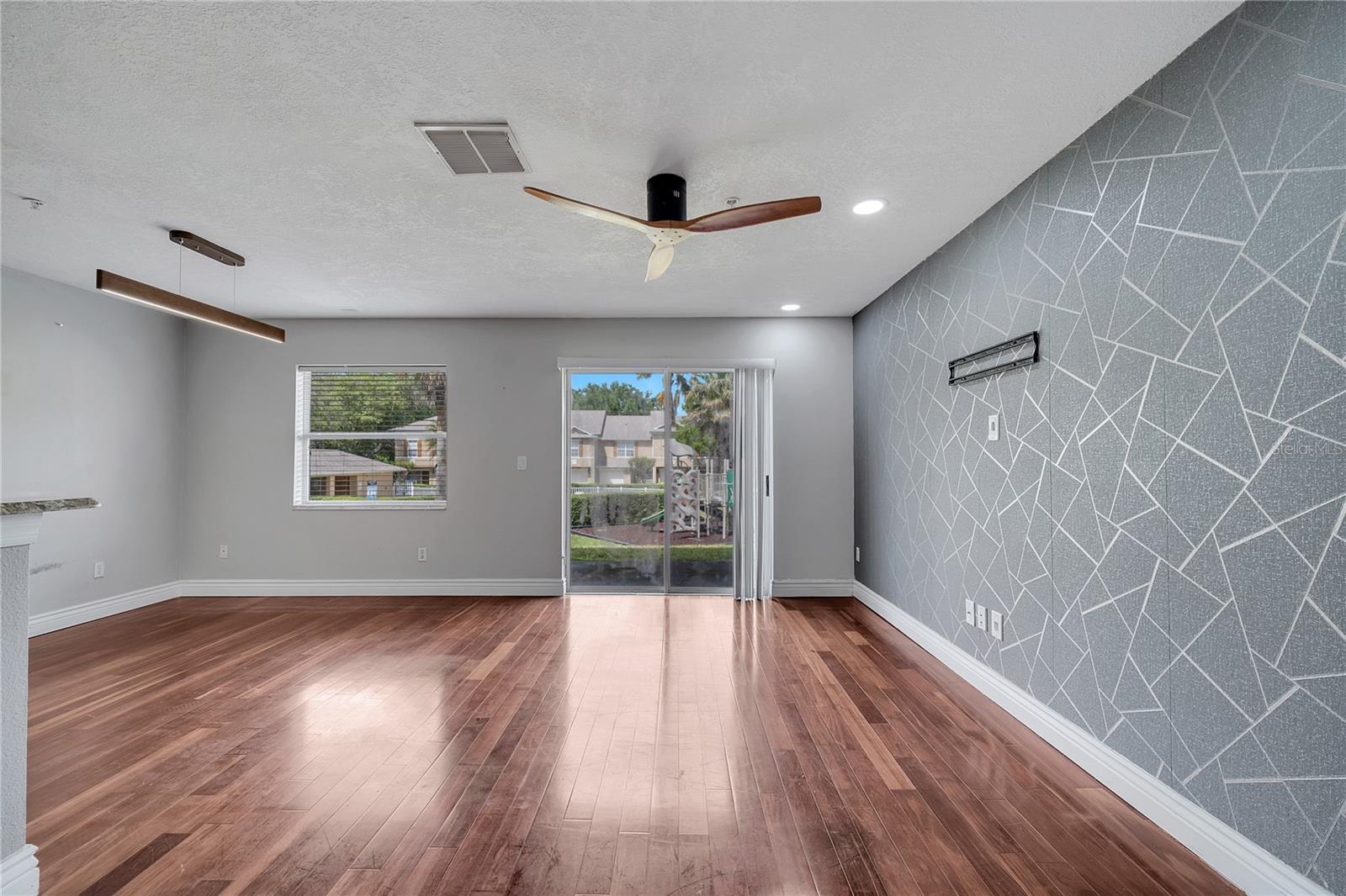 CORNICHE TWNHMS A REP - Residential Lease