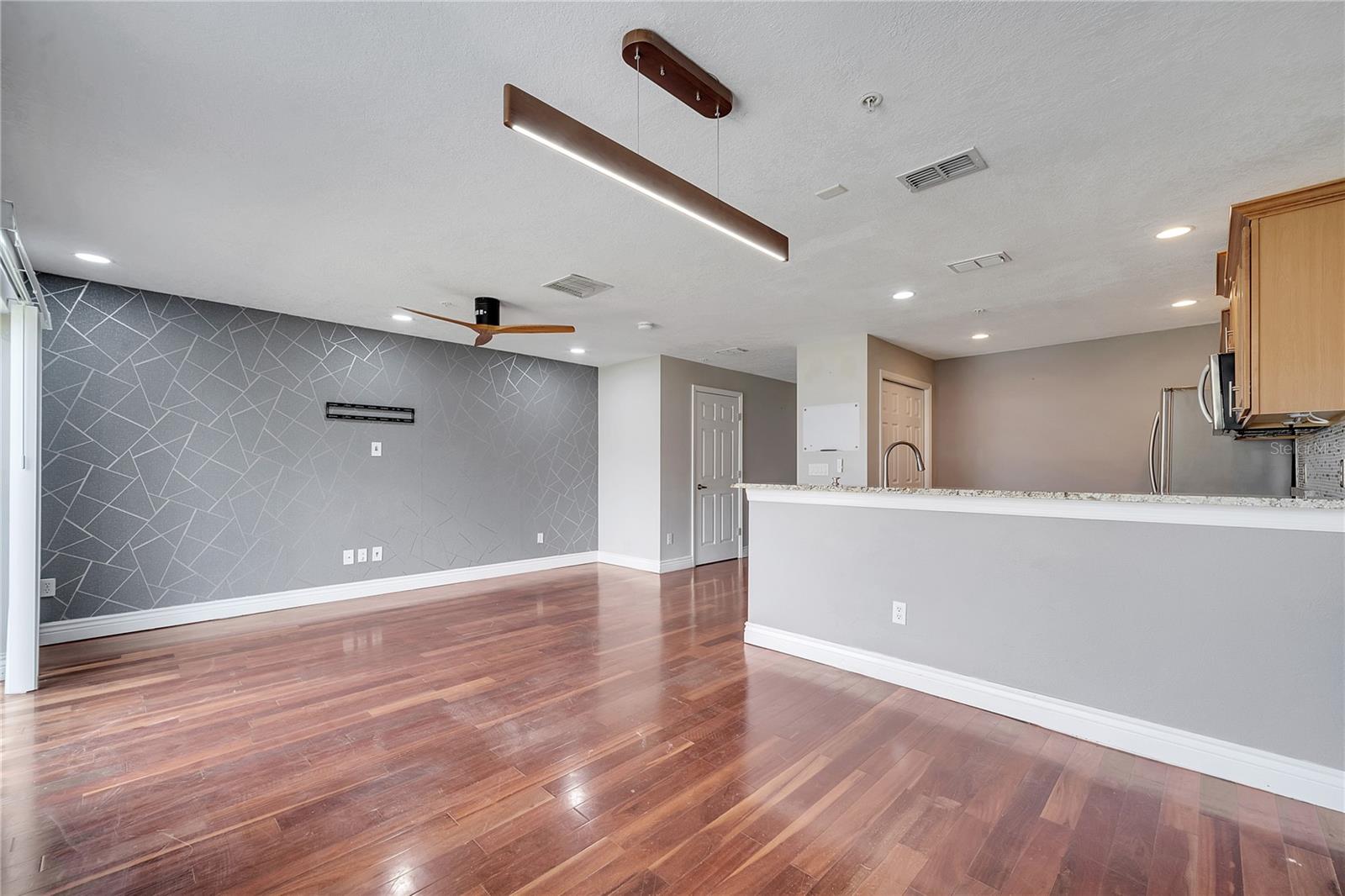 CORNICHE TWNHMS A REP - Residential Lease