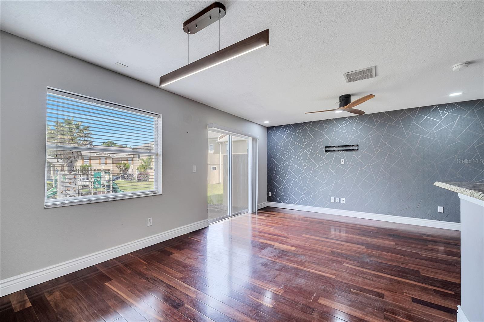 CORNICHE TWNHMS A REP - Residential Lease