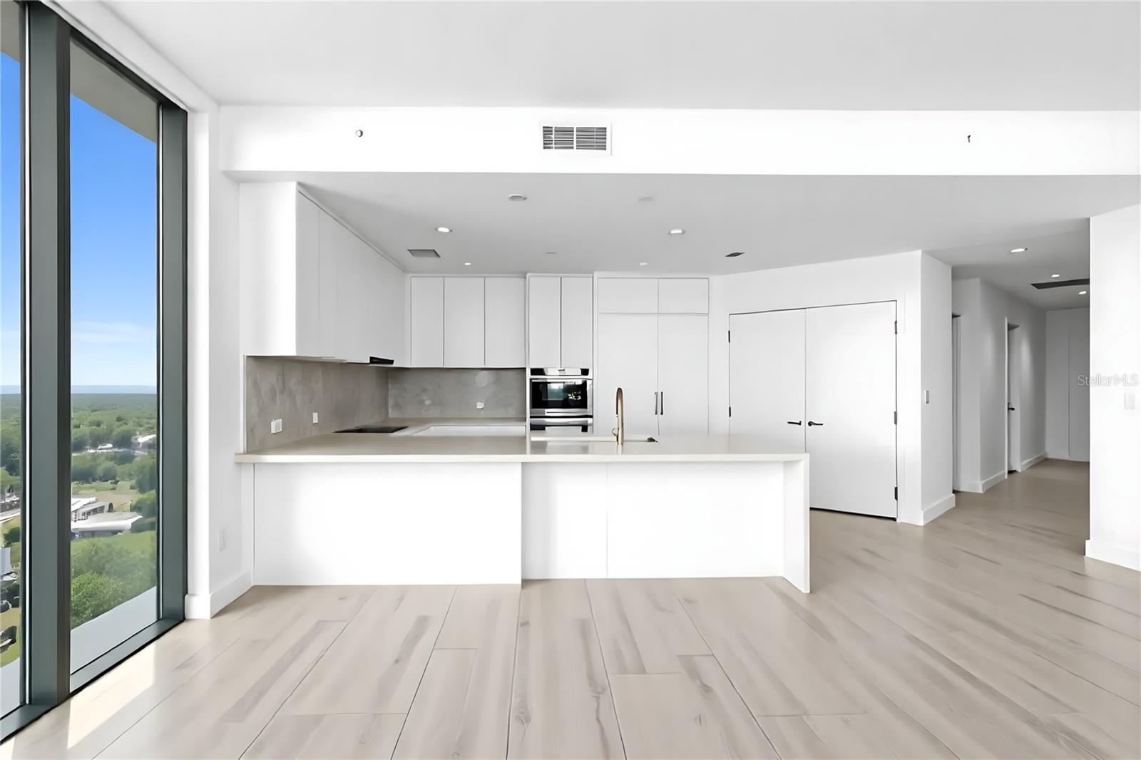 RITZ CARLTON RESIDENCES 3105 BAY OAKS CONDO PLC - Residential