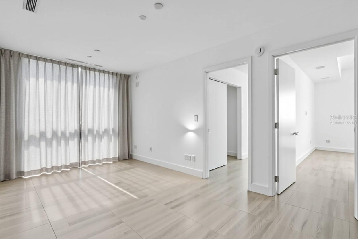 RITZ CARLTON RESIDENCES 3105 BAY OAKS CONDO PLC - Residential