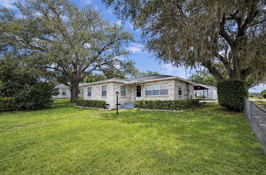 Photo of 118 E Pine Street, Davenport, FL 33837 (MLS # S5141066)