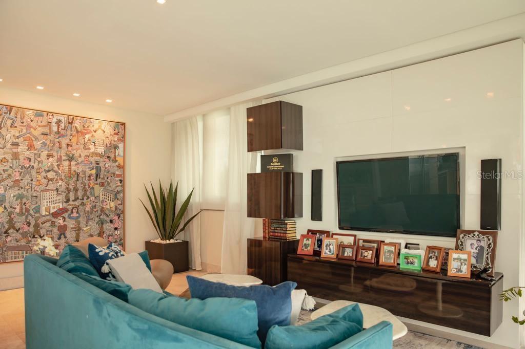 COSMOPOLITAN - Residential