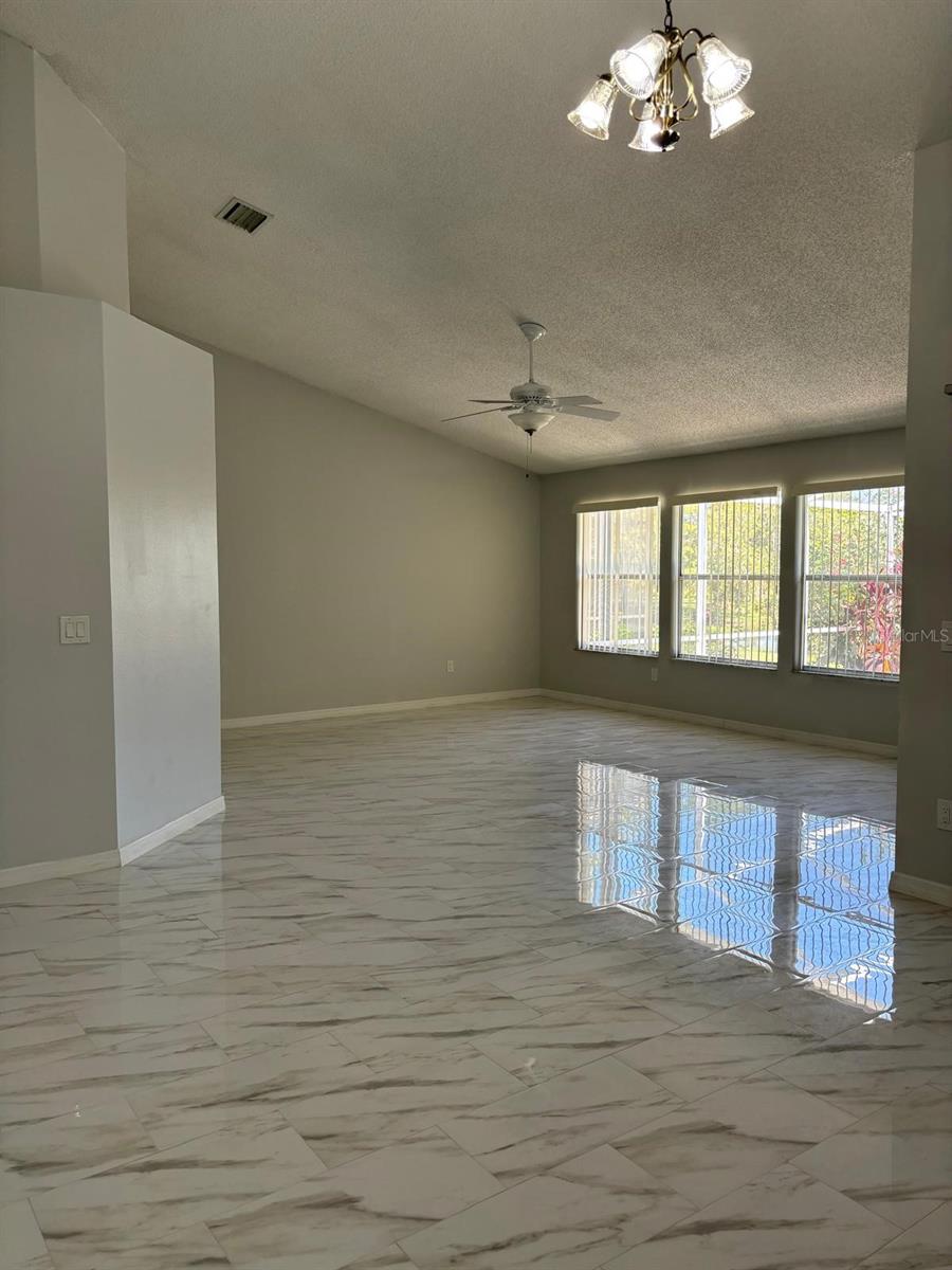 HUNTERS CREEK TR 140 PH 01 - Residential Lease