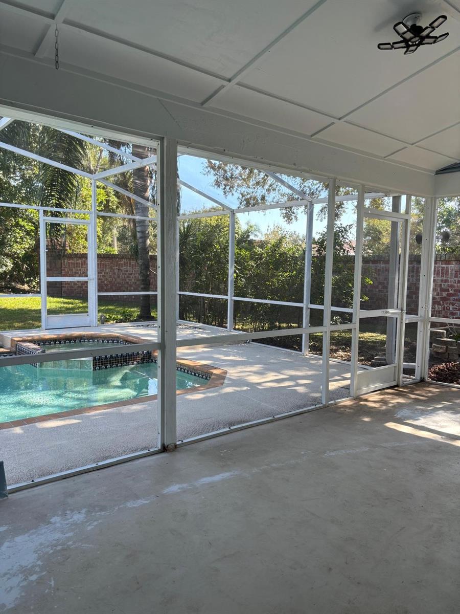 HUNTERS CREEK TR 140 PH 01 - Residential Lease