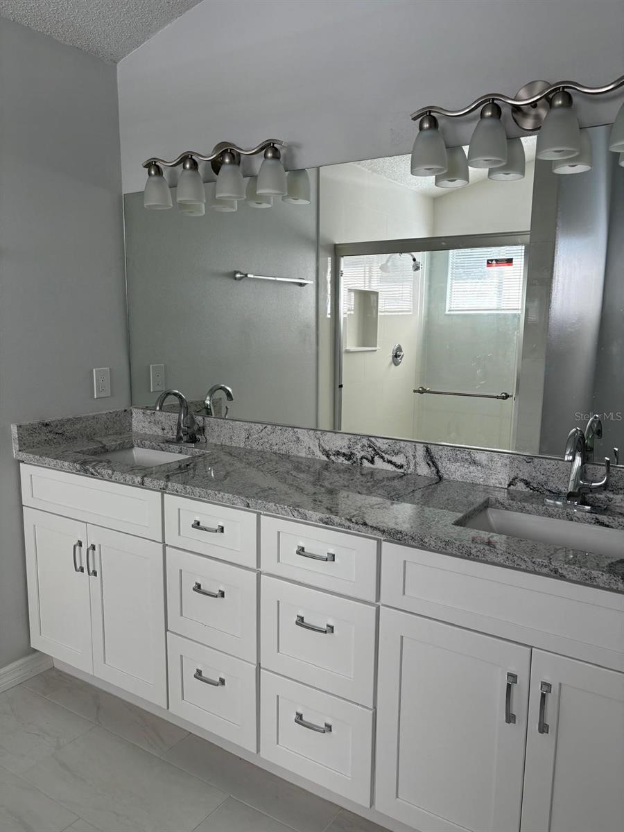 HUNTERS CREEK TR 140 PH 01 - Residential Lease