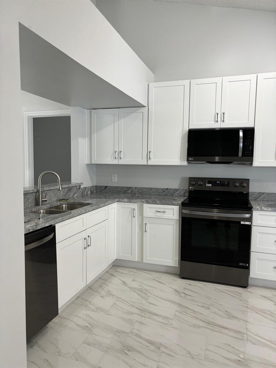 HUNTERS CREEK TR 140 PH 01 - Residential Lease