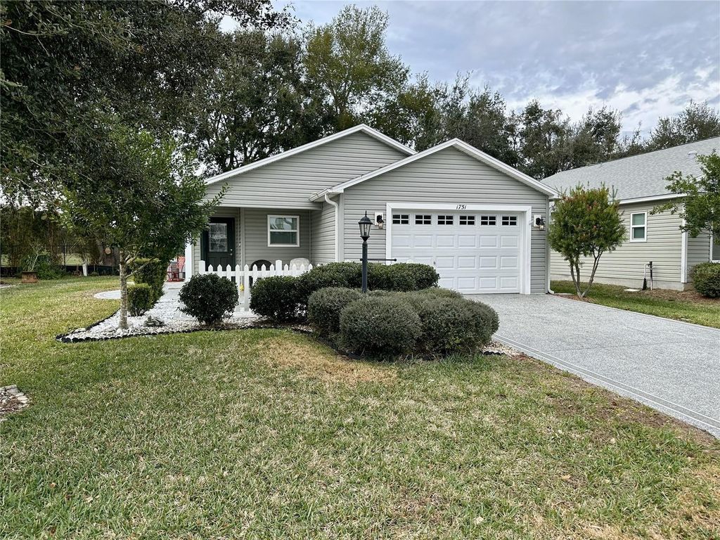 Photo of 1751 W Schwartz Boulevard, Lady Lake, FL 32159 (MLS # OM716694)