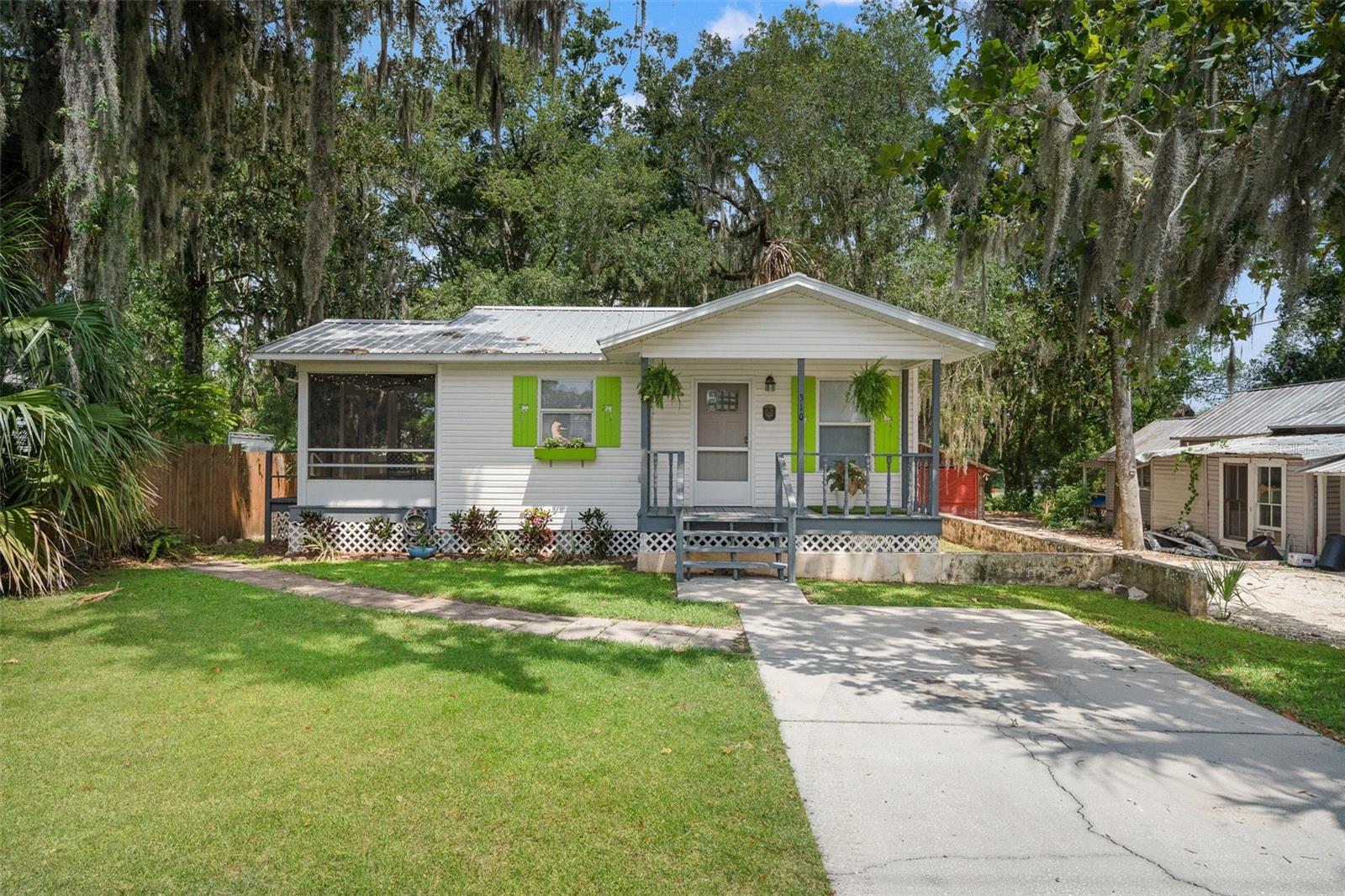 310 W DAMPIER STREET
