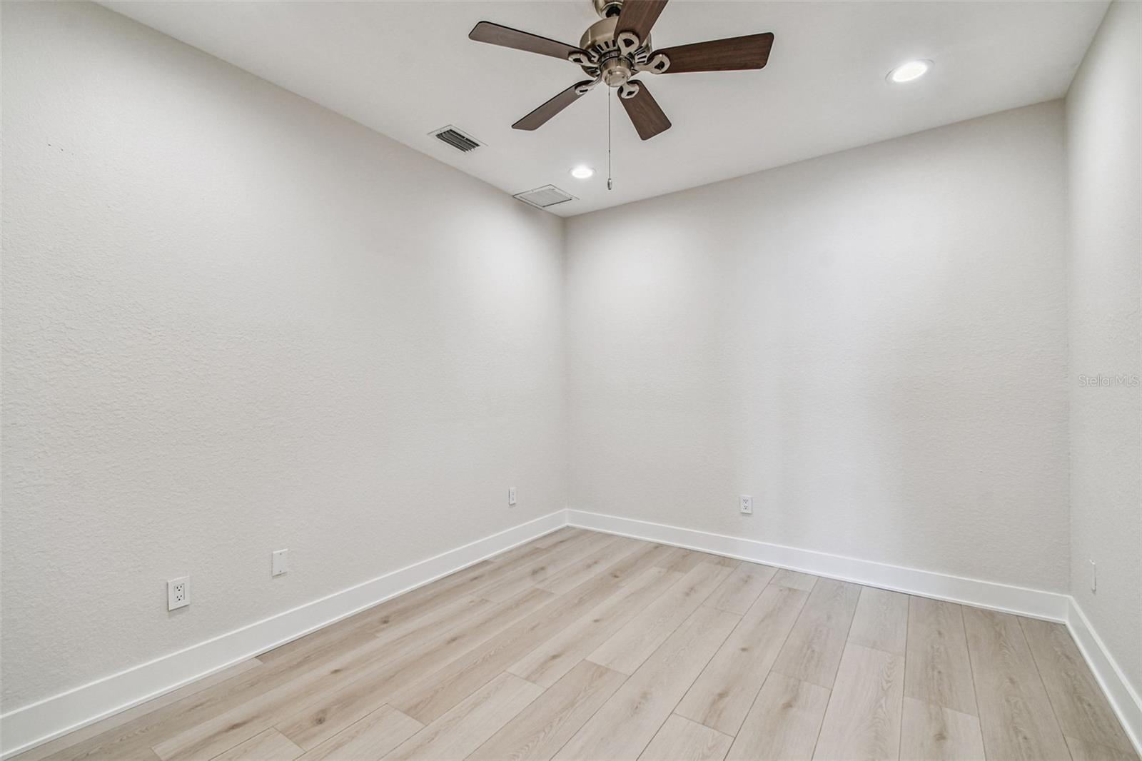 DAVIS ISLANDS - Residential Lease