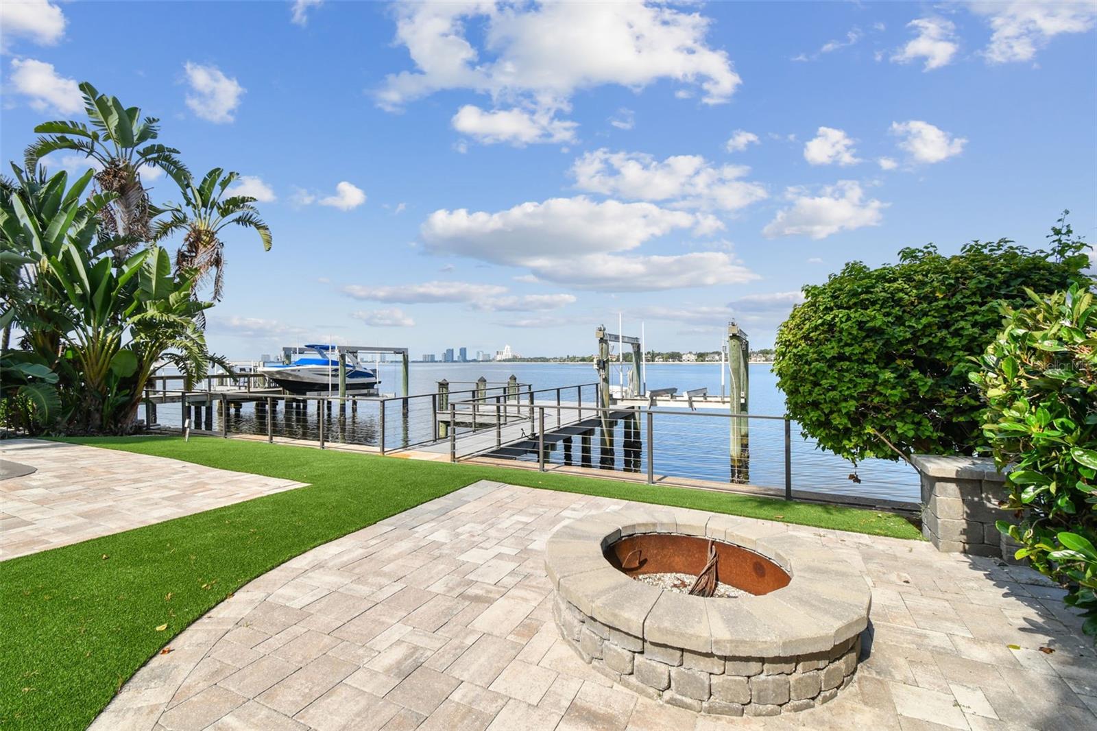 DAVIS ISLANDS - Residential Lease