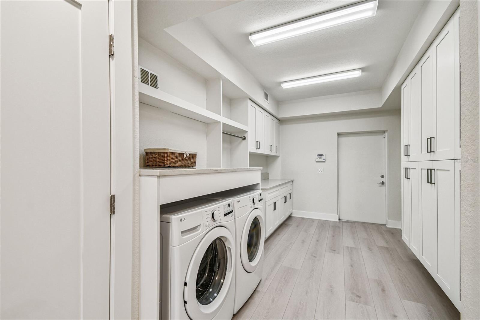 DAVIS ISLANDS - Residential Lease