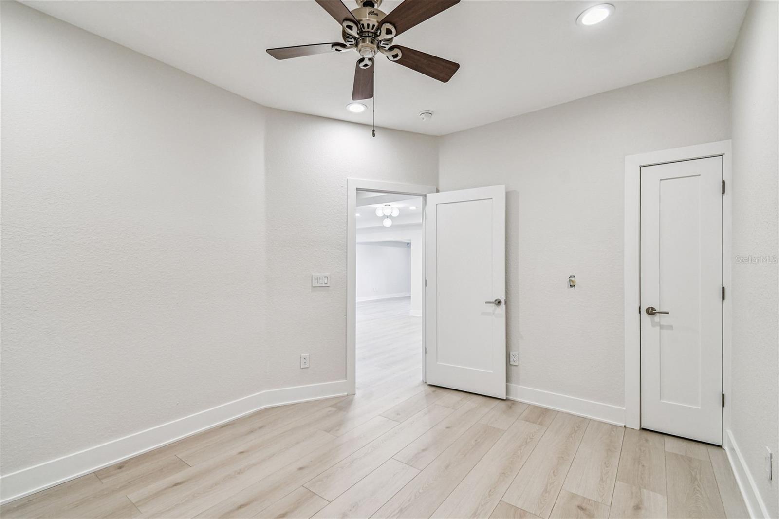 DAVIS ISLANDS - Residential Lease