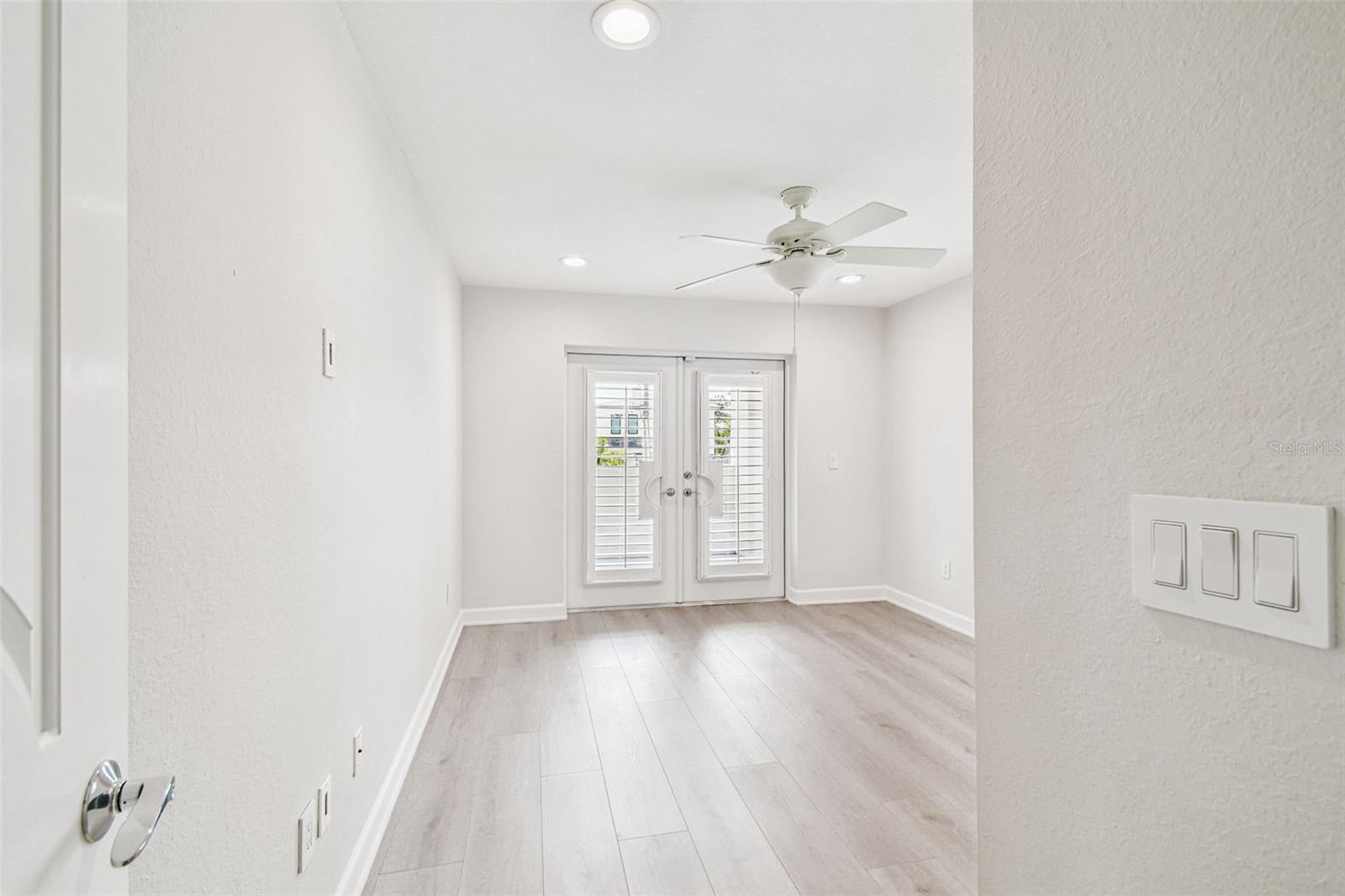 DAVIS ISLANDS - Residential Lease