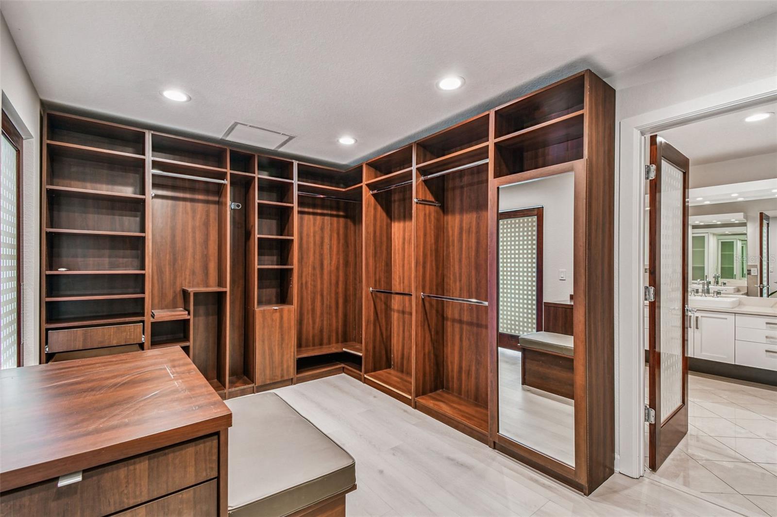 DAVIS ISLANDS - Residential Lease