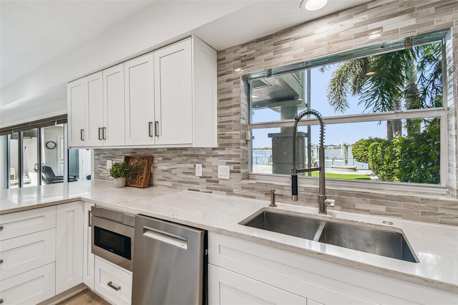 DAVIS ISLANDS - Residential Lease