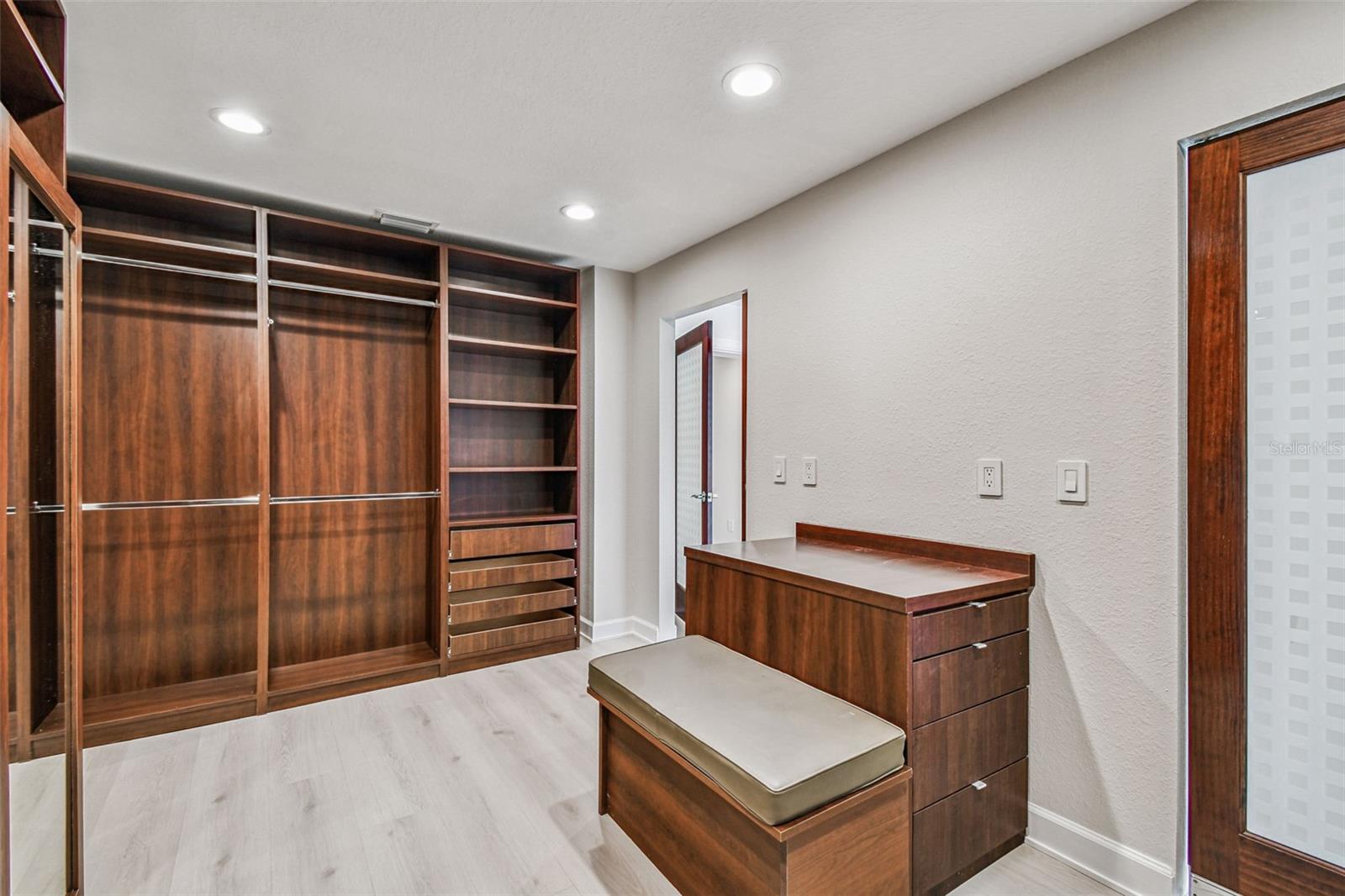 DAVIS ISLANDS - Residential Lease