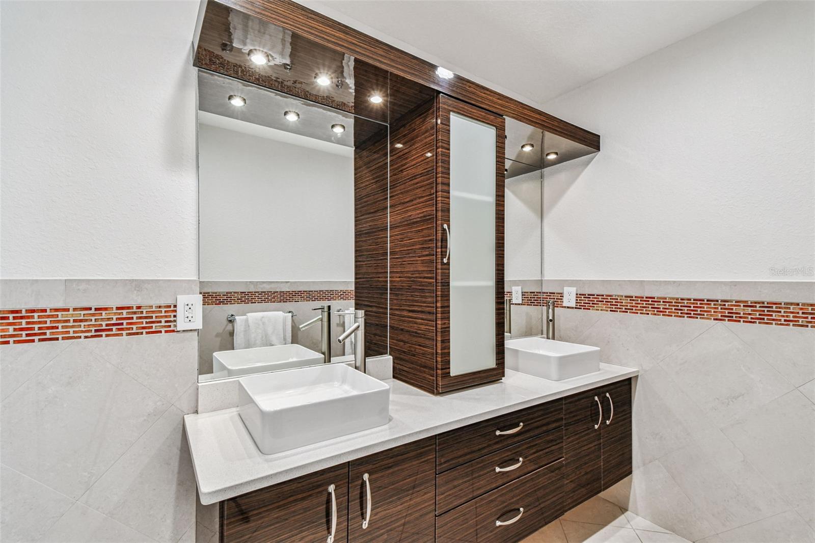 DAVIS ISLANDS - Residential Lease