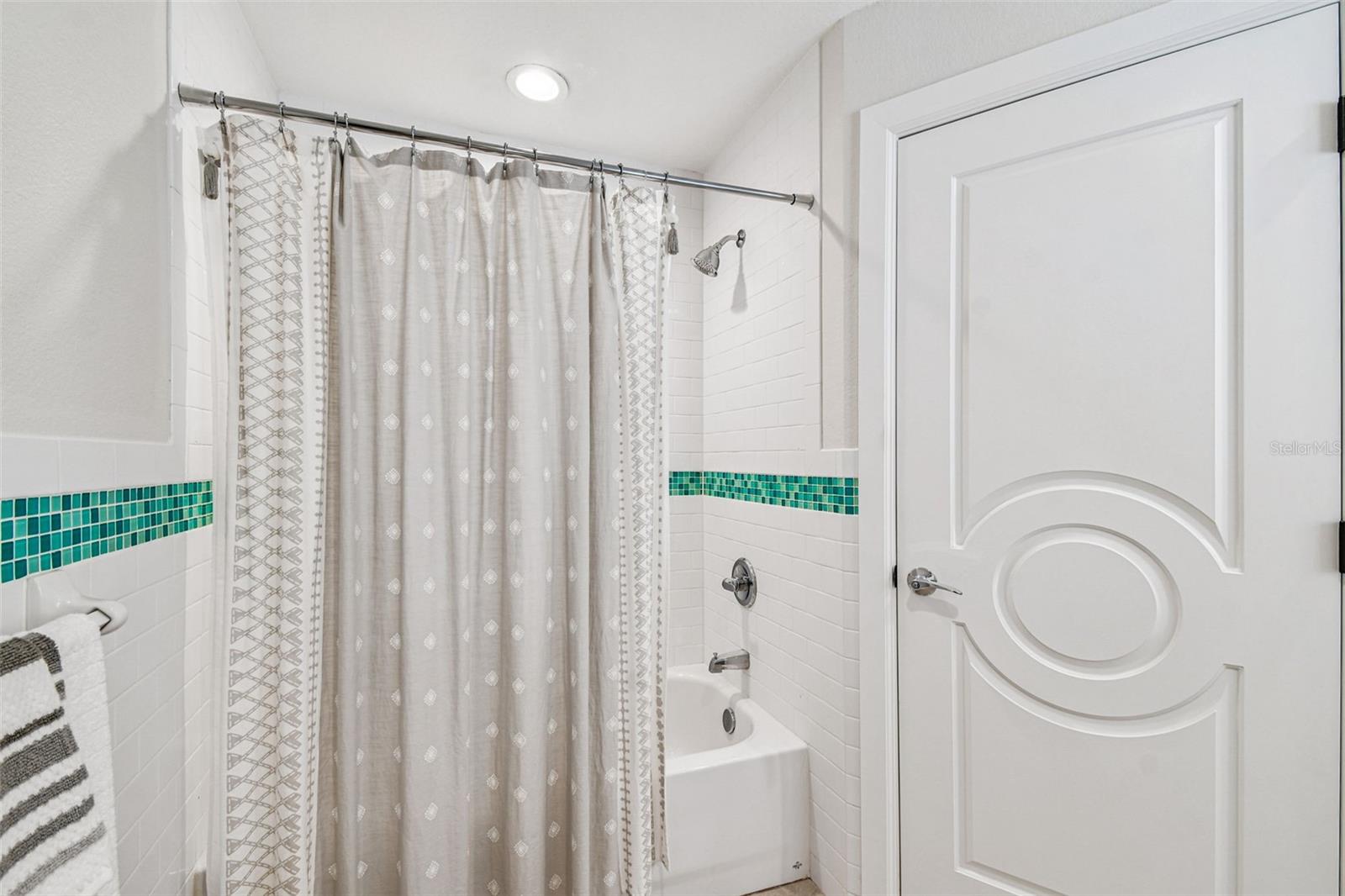 DAVIS ISLANDS - Residential Lease