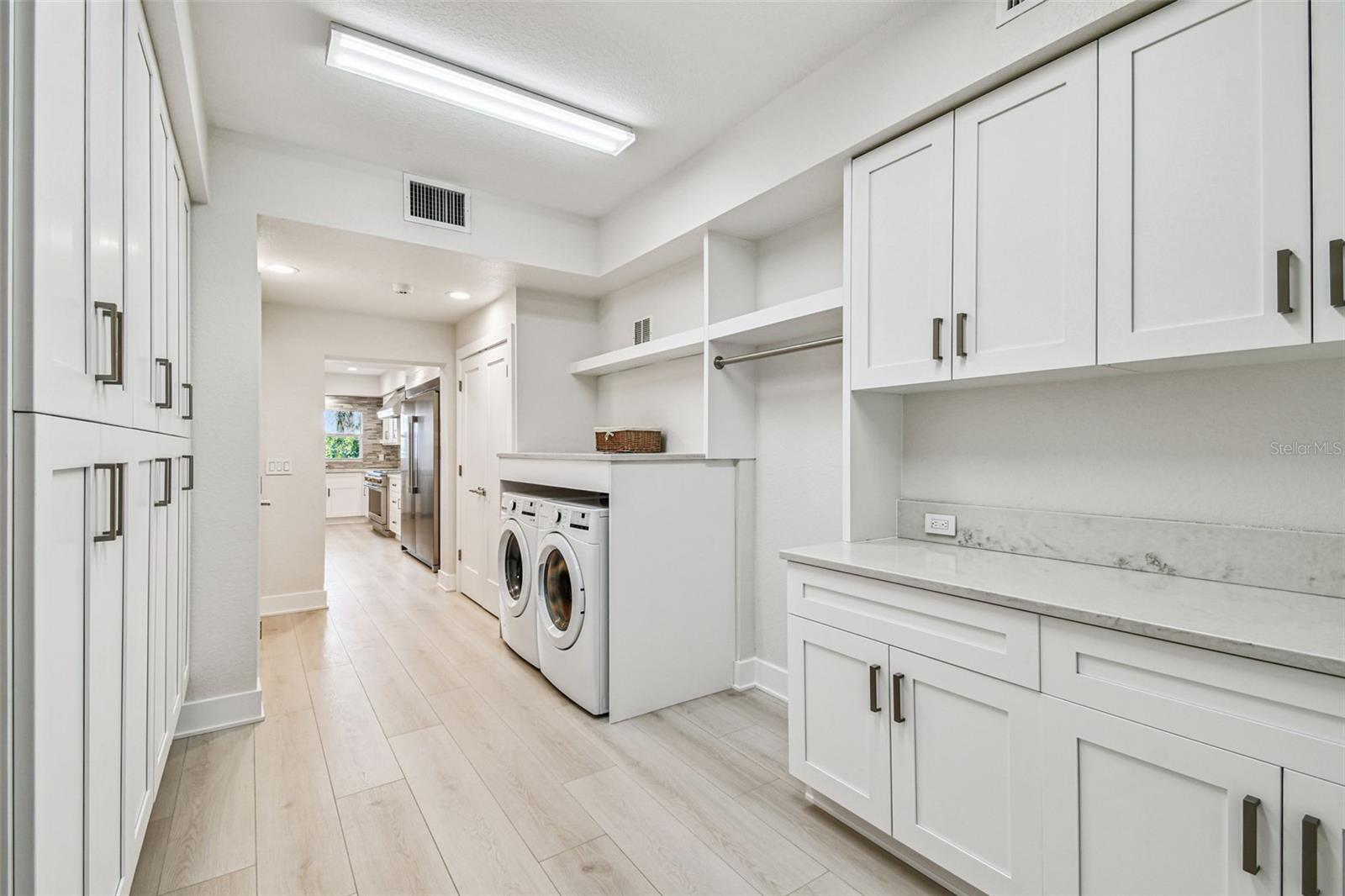 DAVIS ISLANDS - Residential Lease