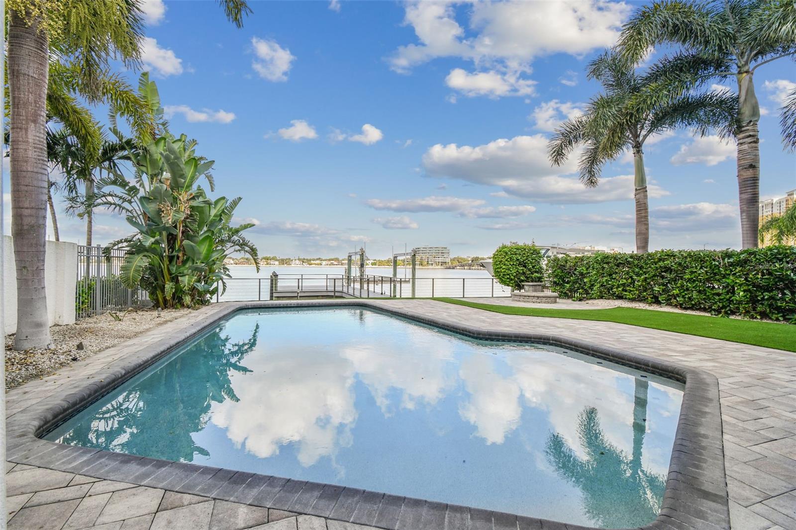 DAVIS ISLANDS - Residential Lease