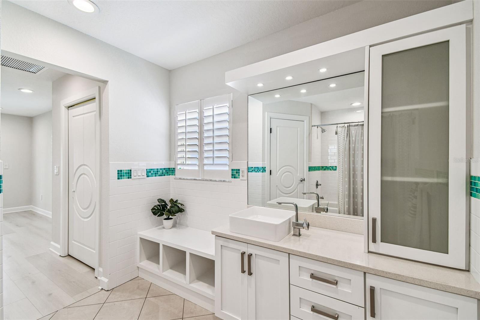 DAVIS ISLANDS - Residential Lease