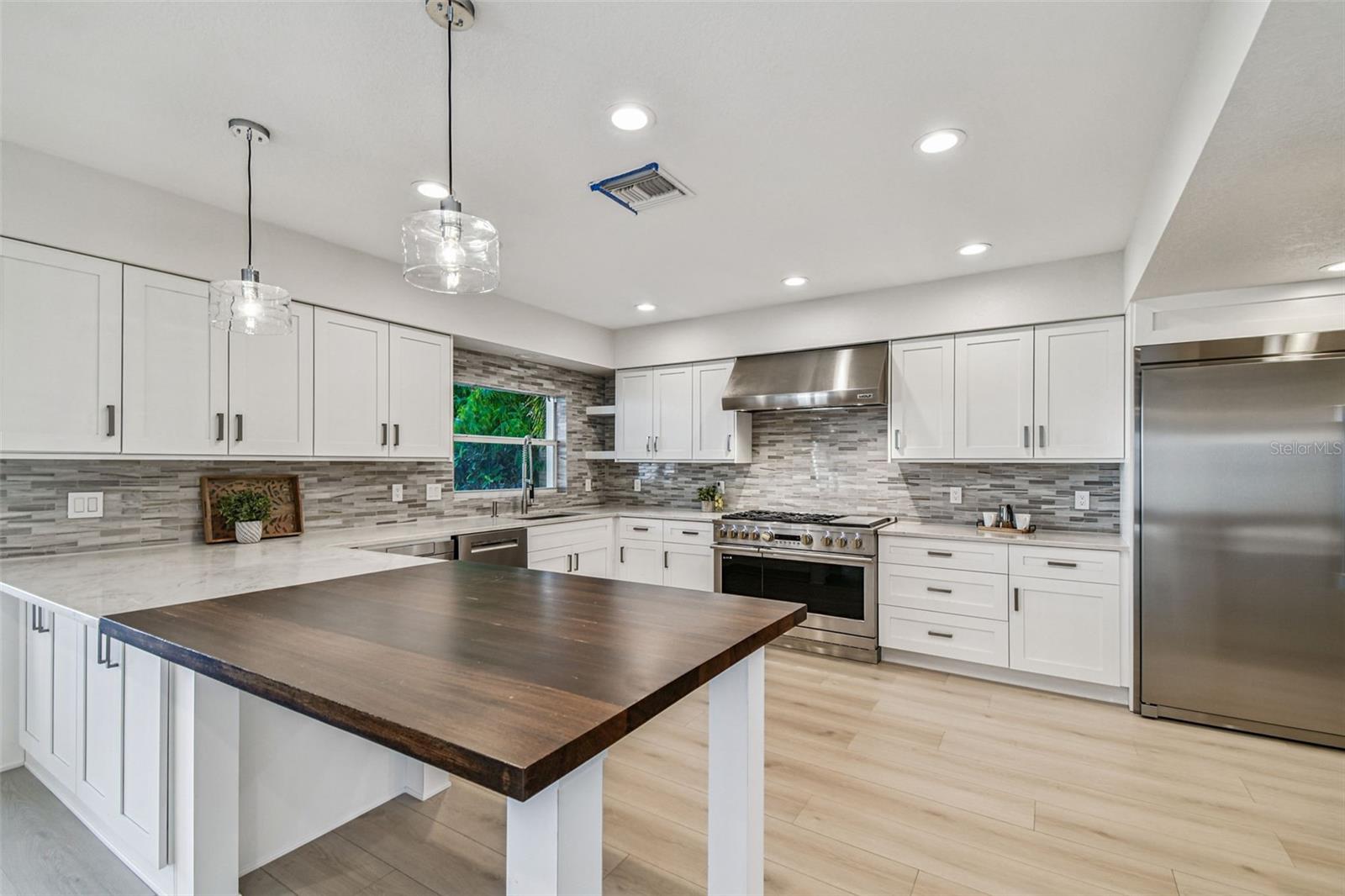 DAVIS ISLANDS - Residential Lease