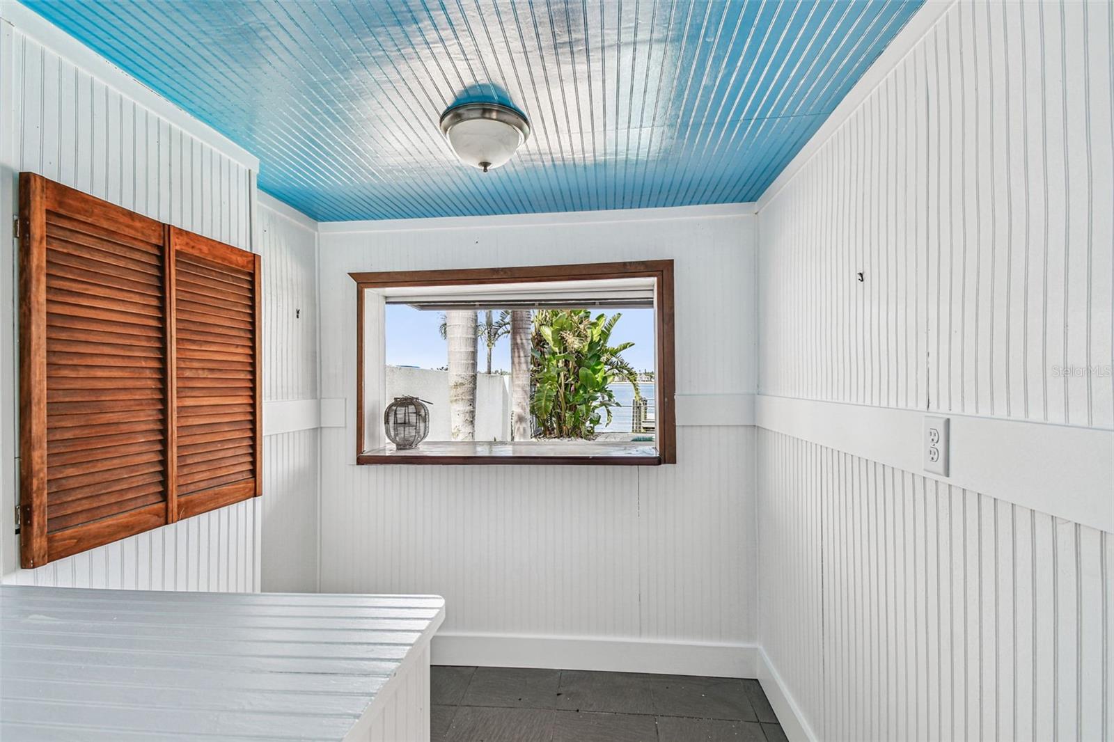 DAVIS ISLANDS - Residential Lease