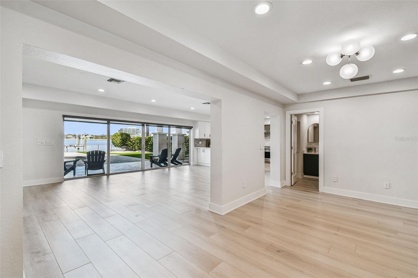 DAVIS ISLANDS - Residential Lease