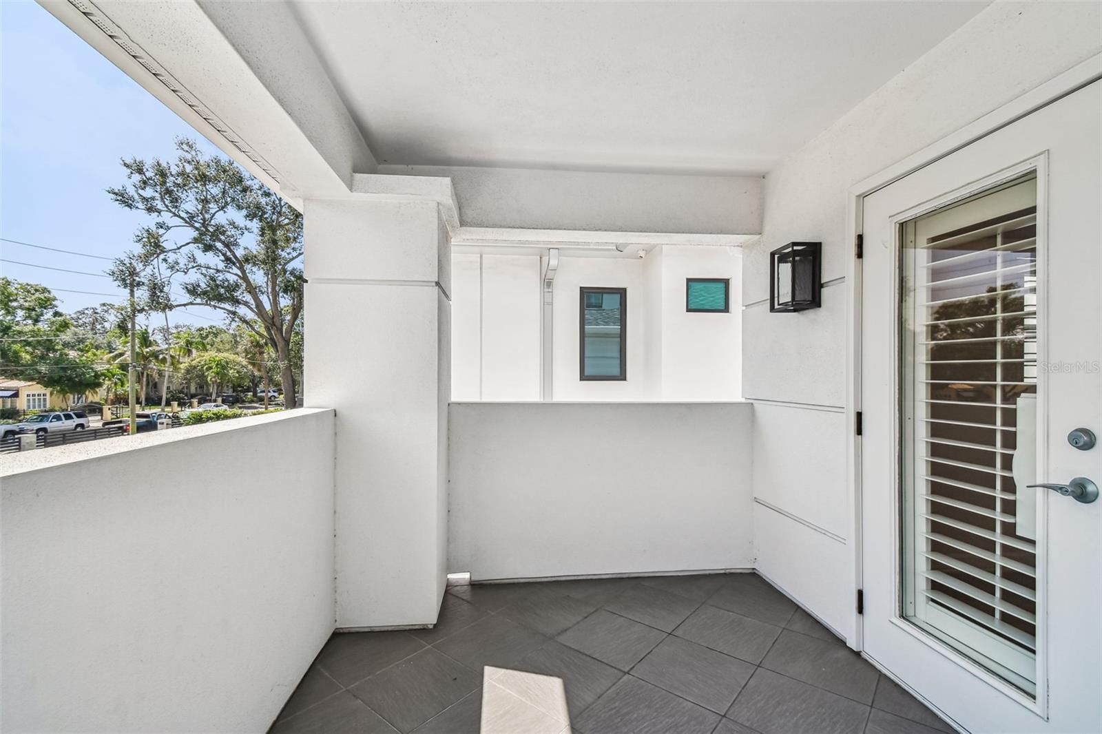 DAVIS ISLANDS - Residential Lease