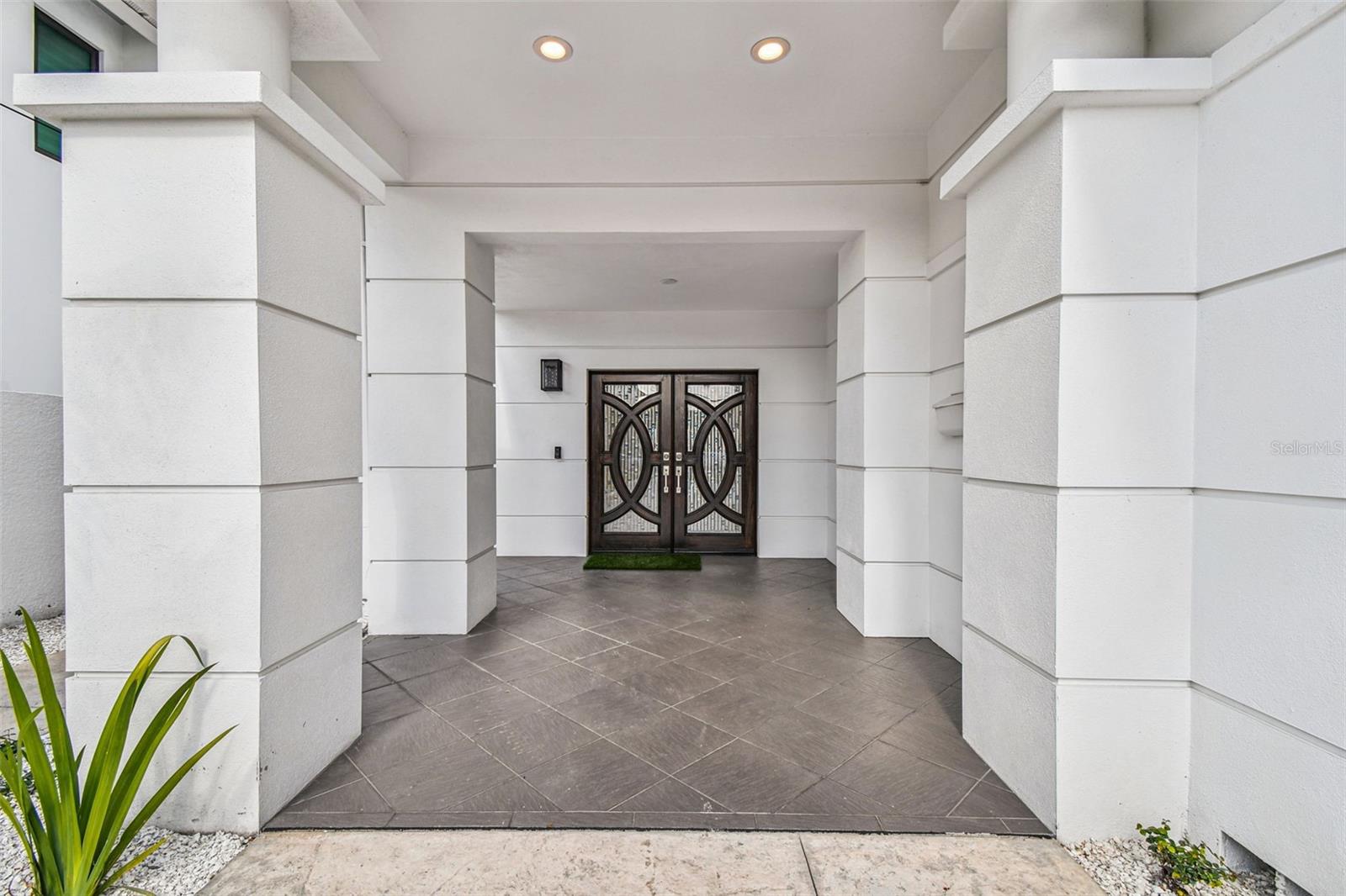 DAVIS ISLANDS - Residential Lease