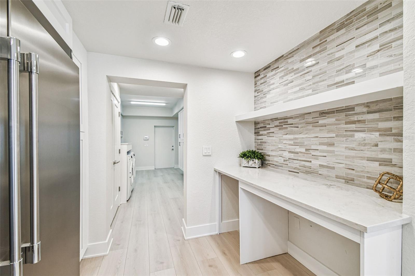 DAVIS ISLANDS - Residential Lease