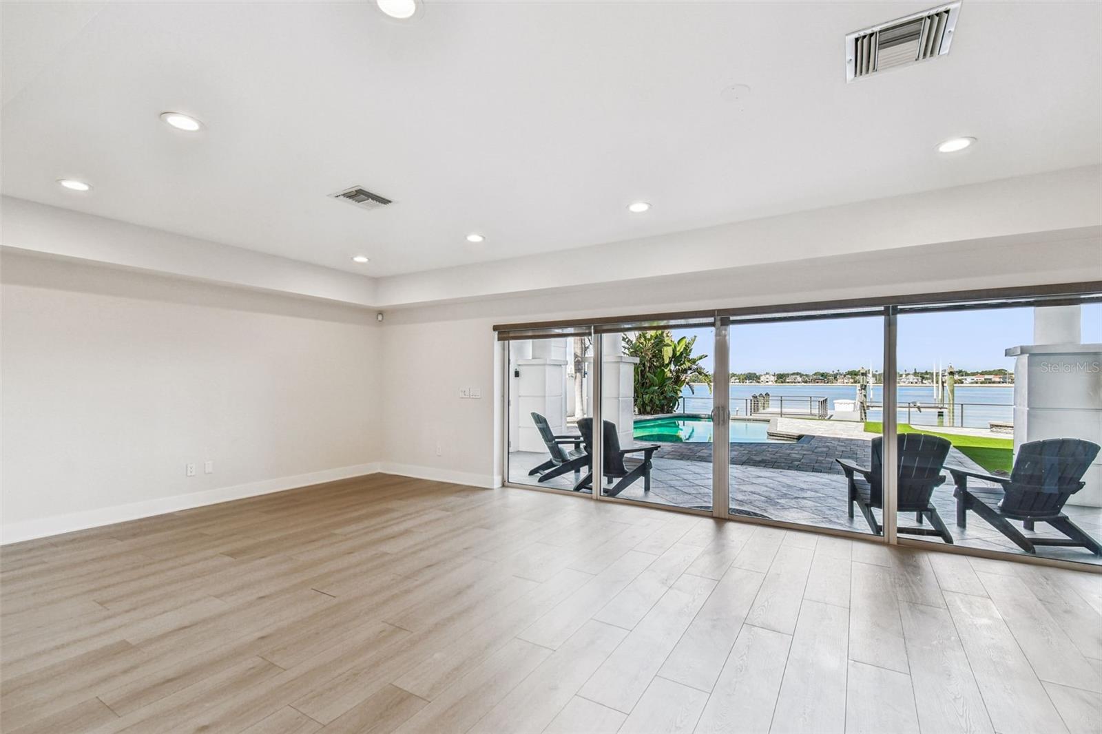 DAVIS ISLANDS - Residential Lease