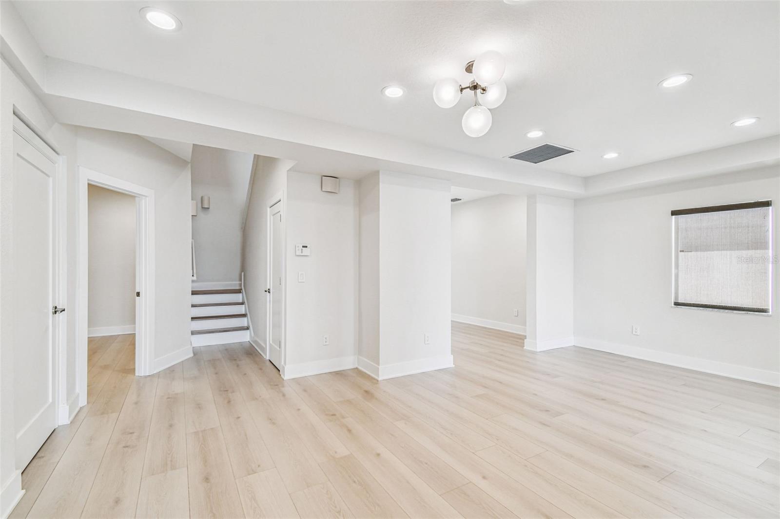 DAVIS ISLANDS - Residential Lease