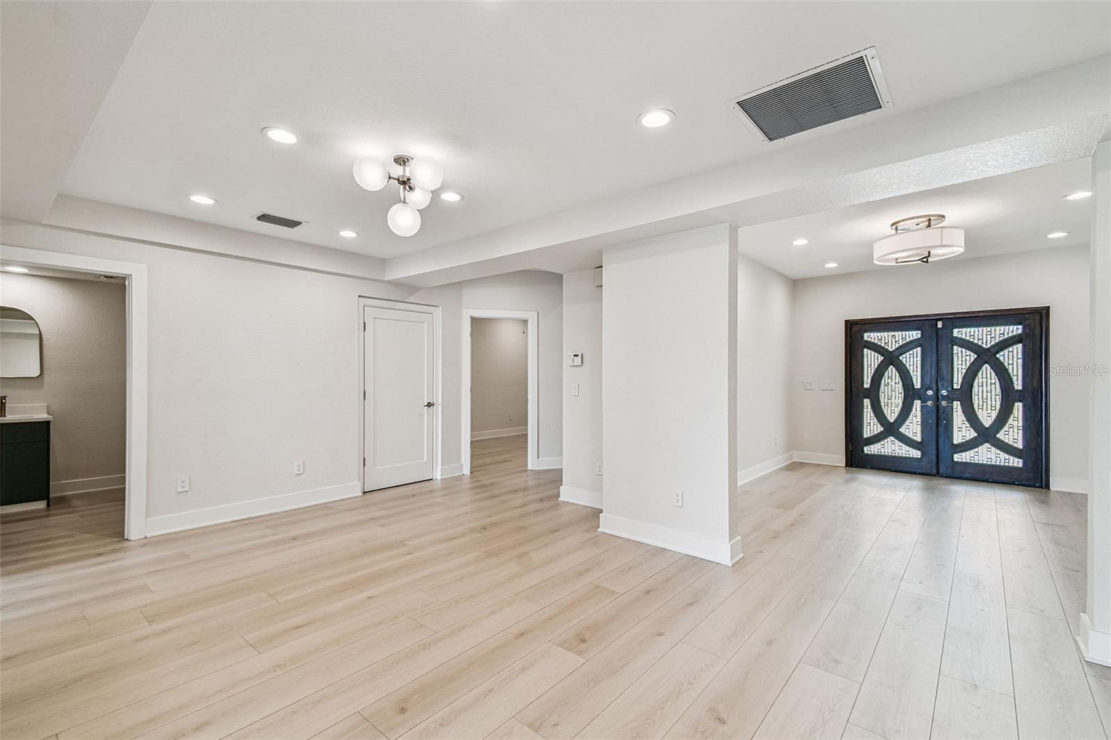 DAVIS ISLANDS - Residential Lease