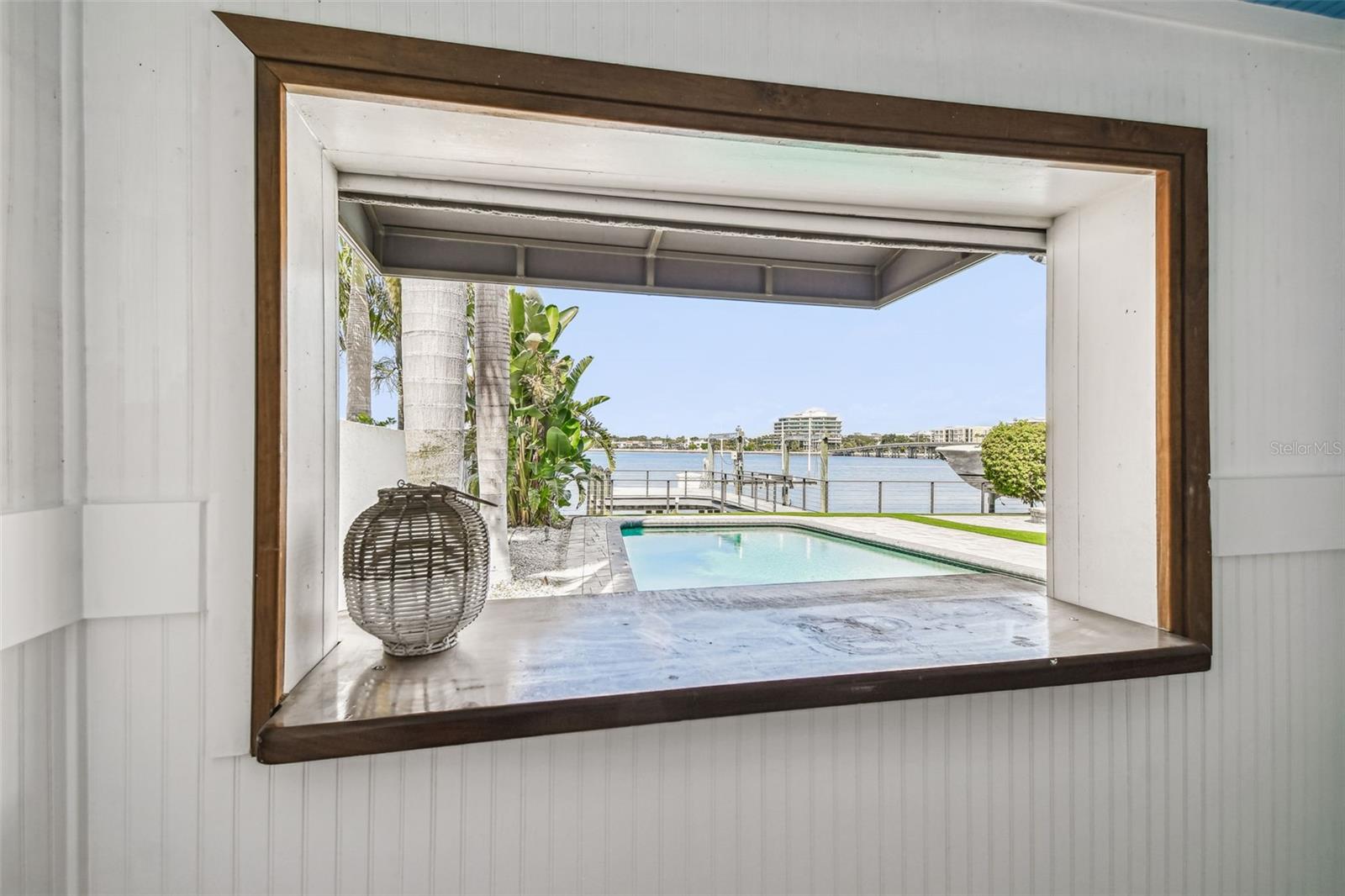 DAVIS ISLANDS - Residential Lease