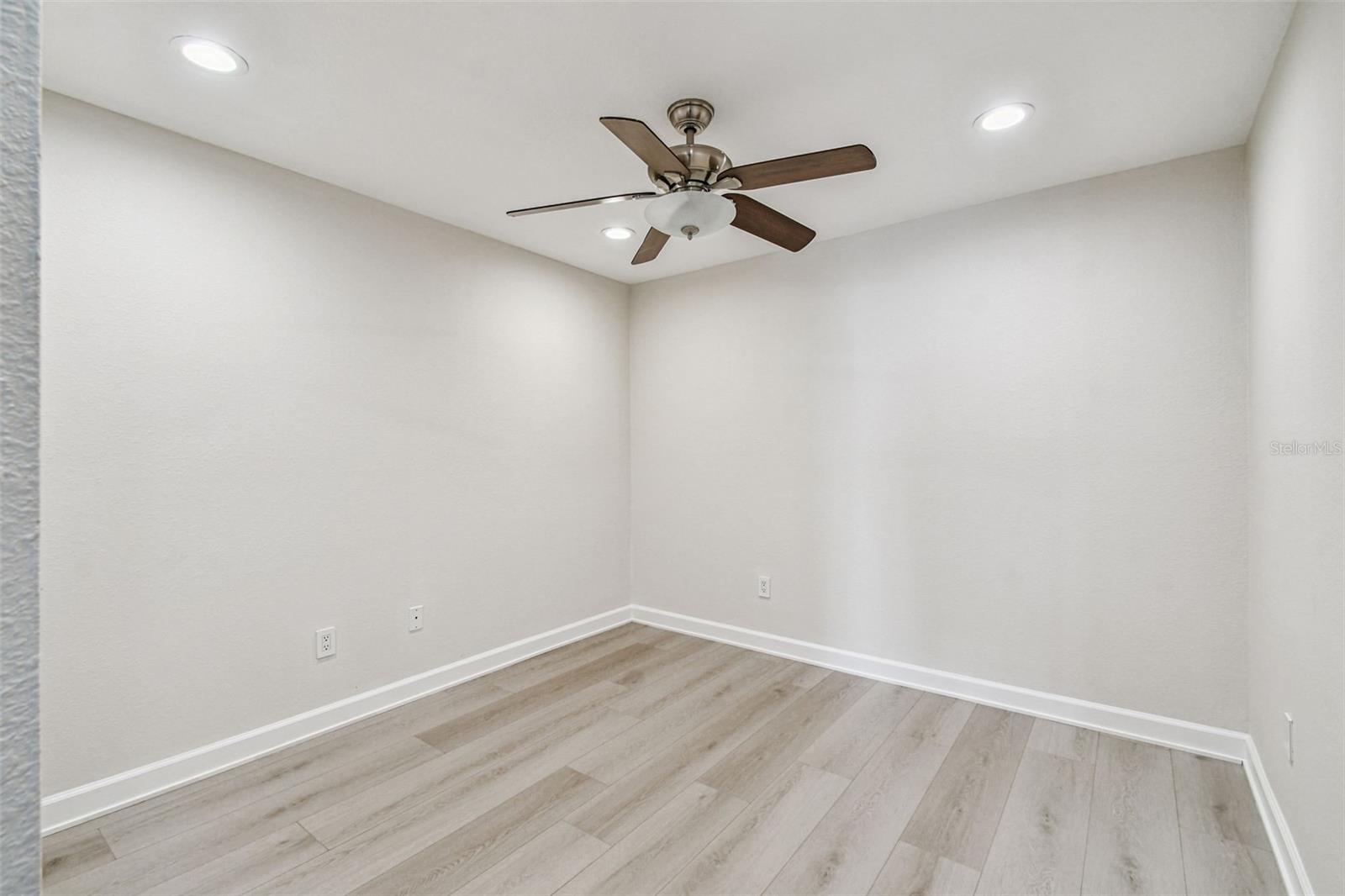 DAVIS ISLANDS - Residential Lease