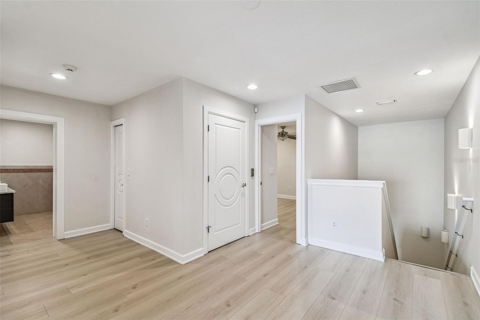 DAVIS ISLANDS - Residential Lease