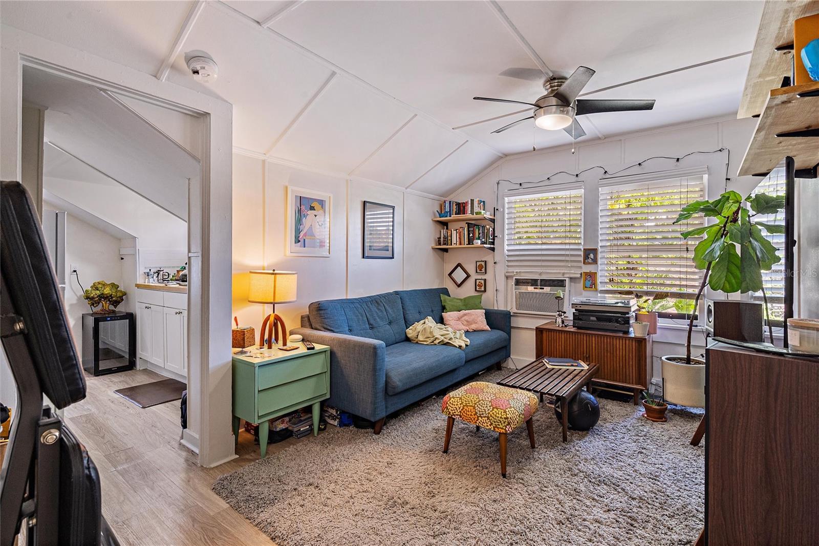 SNELL & HAMLETTS NORTH SHORE ADD - Residential Income