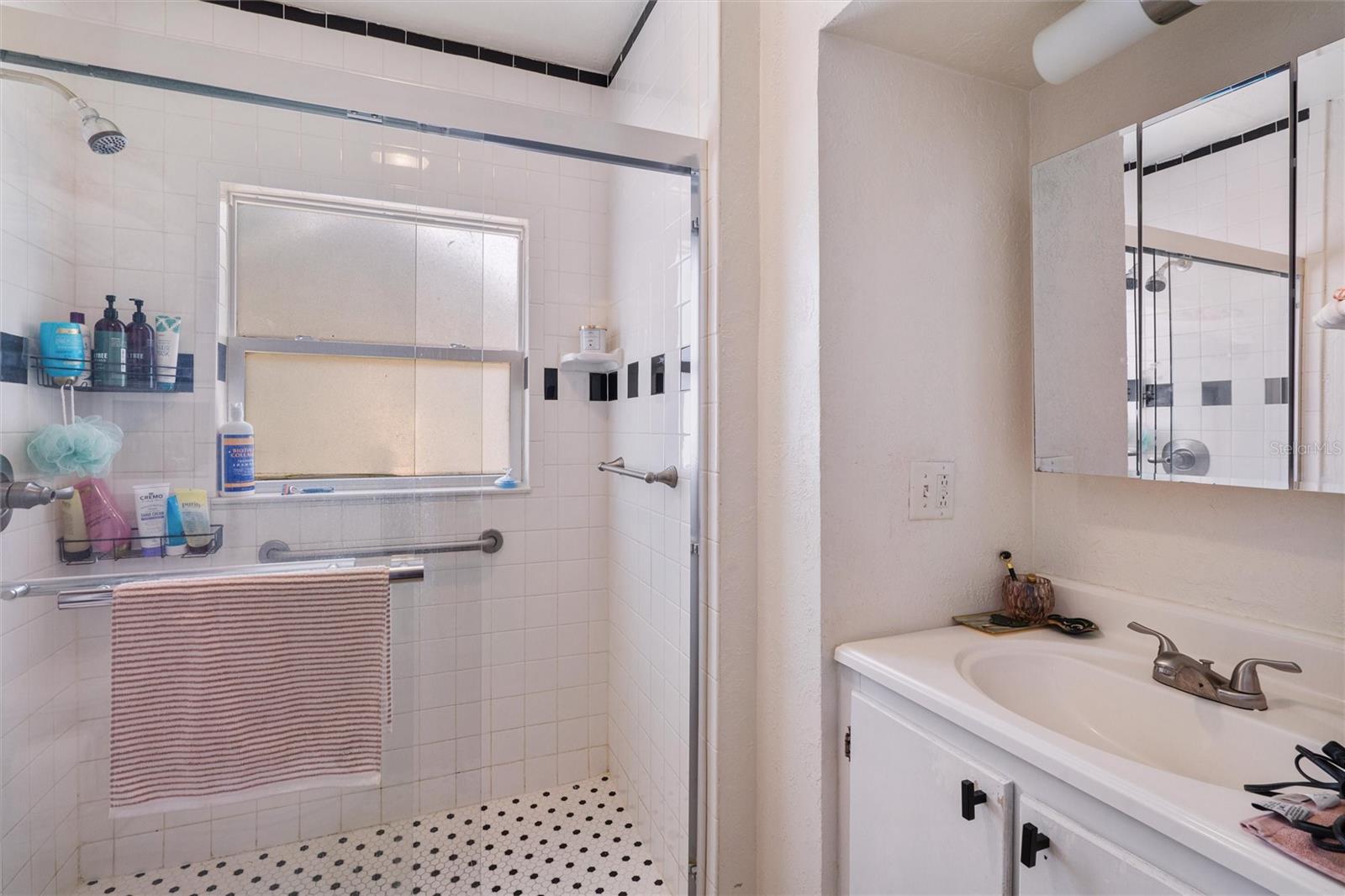 SNELL & HAMLETTS NORTH SHORE ADD - Residential Income