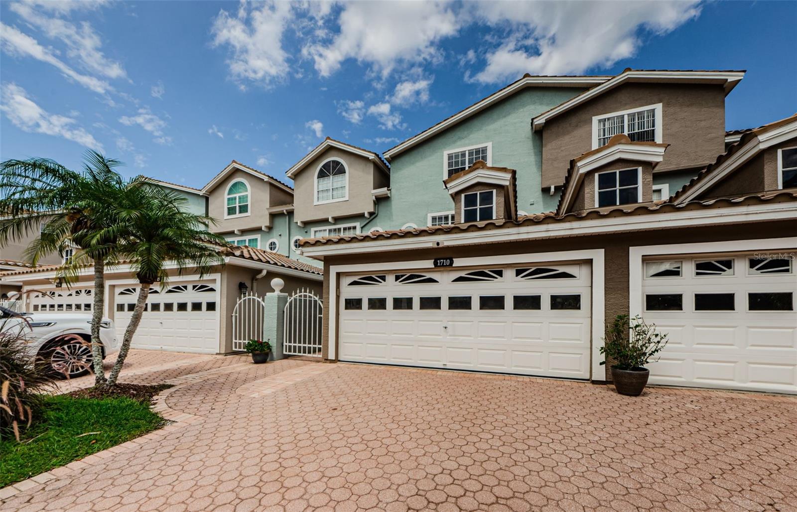 1710 LAGO VISTA BOULEVARD