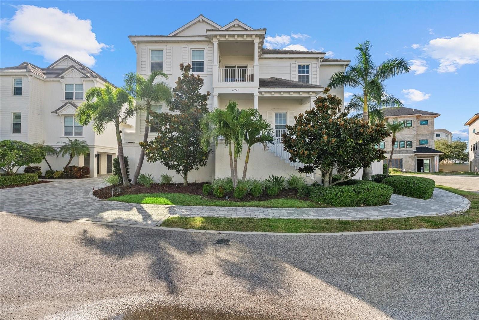 CORONAS PARK - Residential