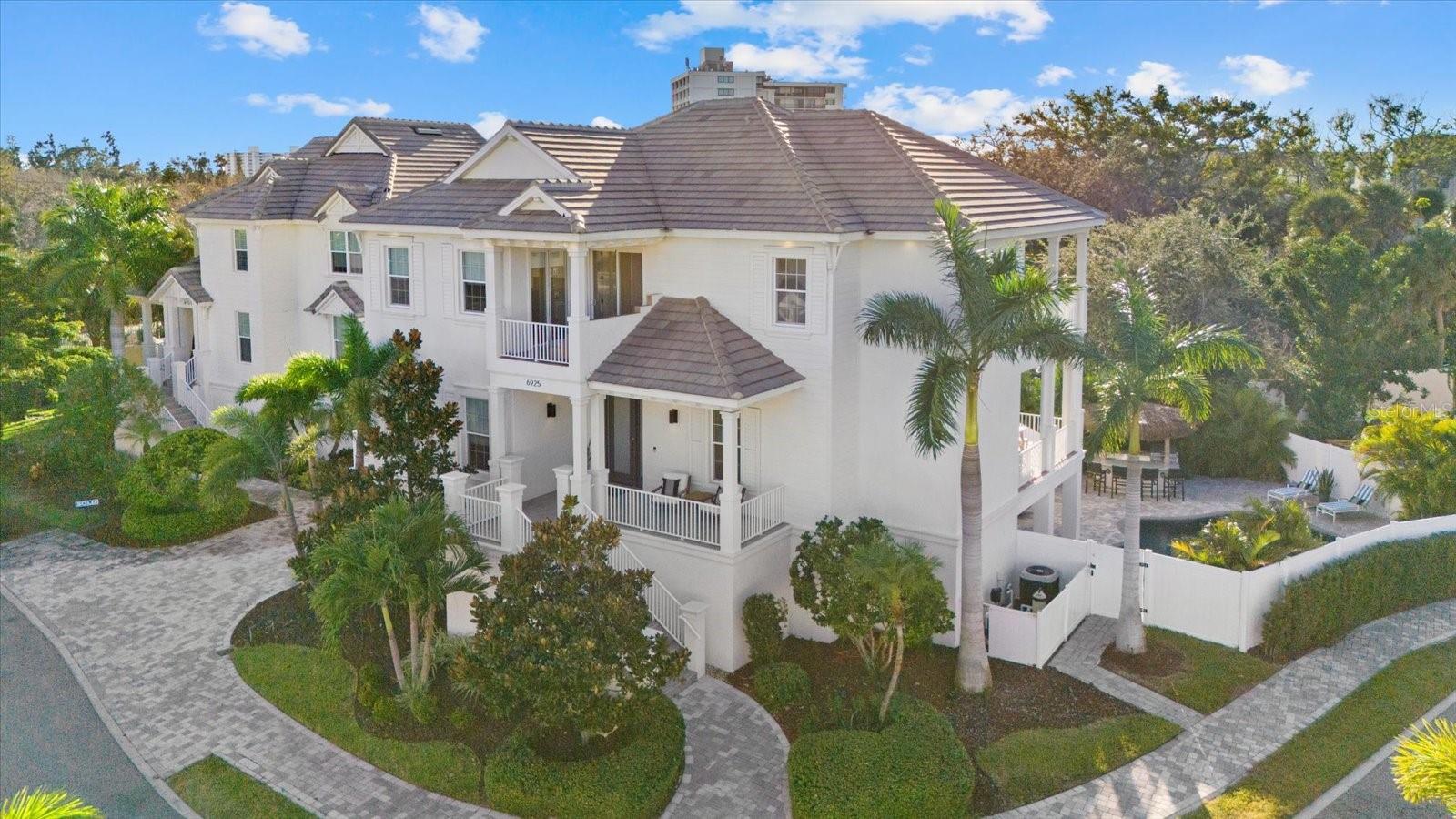 CORONAS PARK - Residential